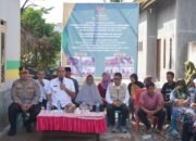 Pj Bupati Bersama Kapolres Langkat Menyerahkan Bantuan Baznas Kepada Warga Korban kebakaran