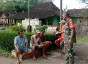 Sambangi Desa Binaan Babinsa Simo Pastikan Wilayahnya Kondusif