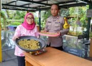 Bhabinkamtibmas Kelurahan Tomang Dampingi Kelompok Tani untuk Wujudkan Ketahanan Pangan di RPTRA Mandala