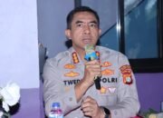 Guyuran Hujan Tak Surutkan Semangat Kolaborasi: Kapolres Metro Jakarta Barat dan Forkopimko Tinjau Lahan Ketahanan Pangan