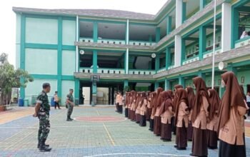 Babinsa Bekali Pelatihan Dasar Kepemimpinan Siswa