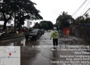 Hujan Deras, Satlantas Polres Jakbar Lakukan Pengalihan Arus di Beberapa Ruas Jalan