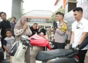 Senyum Seorang Ibu Rumah Tangga di Gresik Saat Polisi Temukan Motor dan Kembalikan Kurang Dari 24 Jam