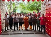 Kapolsek Cengkareng Bersama 3 Pilar dan Warga Amankan Perayaan Imlek 2576 di Vihara Kesejahteraan Umat