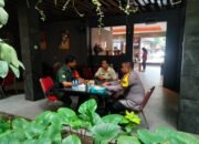 Babinsa Tipes Sambangi Rumah Makan Padang Kapau Uni Yeni