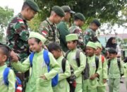 Keceriaan Anak-Anak Raudhatul Athfal Fathimah Kunjungi Pos Kotis Satgas Pamtas Yonarmed 11 Kostrad