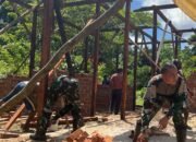 Aksi Satgas Yonif 762/VYS Bantu Bangun Rumah Warga Kampung Subin