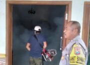 Antisipasi DBD, Polsek Ringinrejo Monitoring Fogging di Desa Deyeng