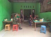 Intensifkan Kegiatan Komsos, Babinsa Kemlayan Sambangi Ketua RW.