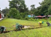 Satgas Yonif 762/VYS Bersama Masyarakat Pembersihan Lingkungan Gereja di Distrik Aifat