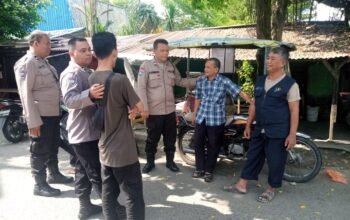 Sat Binmas Polres Langkat Sambangi Tukang Becak: Dengar Aspirasi & Jaga Keamanan Bersama