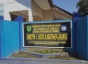 Pemangku sekolah SMP negeri 1 serang panjang kabupaten Subang di sinyalir jual beli Buku modul untuk siswa.