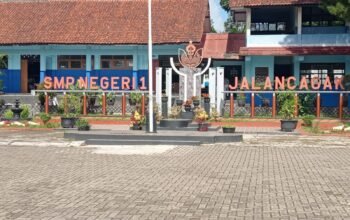 Sekolah Menengah Pertama Negeri 1 Kabupaten Subang Memungut Uang Buku Modul dan Kelulusan