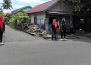 Komandan Panglima Satgasus DPC Grib Jaya Pesisir Barat Erwin Goestom Menyambut Jenazah Bustaman Siddik