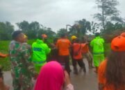 Sinergitas Polres Ngawi bersama TNI Gotong Royong Tangani Bencana Hidrometeorologi