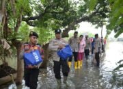 Polres Situbondo dan Bhayangkari Salurkan Bantuan kepada Warga Terdampak Banjir