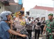 Operasi Keselamatan Semeru, Polres Trenggalek Bagi-bagi Helm Gratis