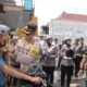 Operasi Keselamatan Semeru, Polres Trenggalek Bagi-bagi Helm Gratis