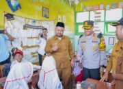 Kapolres Gresik dan Bupati Berbagi Makan Bergizi untuk Pelajar Sekolah Dasar