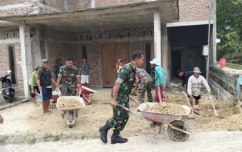 Babinsa Renovasi Rumah Warga, Lebih dari Sekedar Bantuan