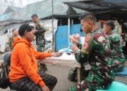 Fasilitas Kesehatan Jauh, Satgas Yonif 323 Kostrad Gelar Pelayanan Kesehatan Gratis
