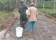 Dipikul Siapa Takut,,,,,Satgas TMMD Tetap Semangat Dekatkan Air