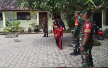 Agar Pelaksanaan Berjalan Dengan Baik, Babinsa Latih dan Siapkan Petugas Upacara Bendera