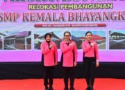 Ny. Juliati Sigit Prabowo Lakukan Peletakan Batu Pertama Pembangunan SMP Kemala Bhayangkari, Tanda Komitmen Pendidikan