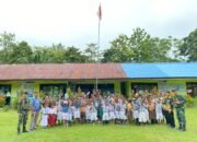 Bangkitkan Semangat Belajar Anak-Anak di Perbatasan RI-PNG, Satgas Yonif 131/BRS Berikan Perlengkapan Sekolah