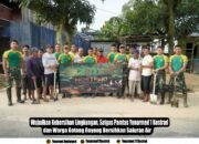 Wujudkan Kebersihanan Lingkungan, Satgas Pamtas Yonarmed 11 Kostrad dan Warga Gotong Royong Bersihkan Saluran Air