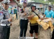 Unit Kamsel Satlantas Polres Kediri Kota Gelar Sosialisasi Keselamatan Berkendara di Pasar Hewan