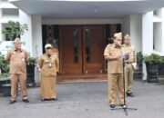 Perdana, Bupati Arief dan Budhe Rini Pimpim Apel ASN