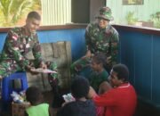 Bagikan Mainan Anak, Satgas Yonif 131/BRS Bawa Kecerian Untuk Anak Papua
