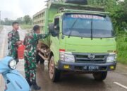 Semarak Ramadhan, Satgas Pamtas RI-Malaysia Yonzipur 5/ABW Berbagi Takjil