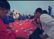Momen Ditpolairud Polda Jatim Buka Puasa dan Tarawih Bareng ABK di Tengah Perairan Surabaya