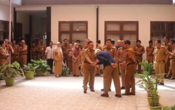 Pastikan Kedisiplinan Pegawai, Wabub Mad Hasnurin Lakukan Sidak Kepada OPD.