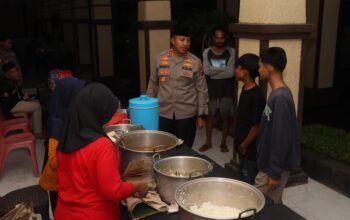 Makan Sahur Bersama Masyarakat Di Mapolres, Kapolres Kediri Kota Sampaikan Pesan Kamtibmas