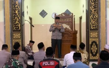 Bulan Ramadhan Penuh Berkah, Kapolres Kediri Kota Safari Sholat Subuh di Masjid Al Hidayah Grogol