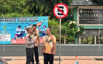 Satlantas Polres Kediri Kota Berikan Himbauan Keselamatan Berlalu Lintas di Depan SD Santa Maria