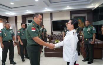 Terima Kunjungan Silaturahmi, Pangdam XII/Tpr Beri Surprise Bupati Landak