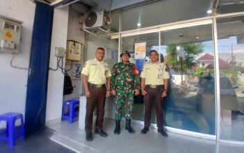 Ciptakan Rasa Aman dan Nyaman Babinsa Kratonan Sambangi Security Di Wilayahnya