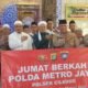 Di Bulan Ramadhan yang Penuh Berkah, Kapolsek Ciledug Wakafkan Al-Qur’an kepada DKM Masjid Jami Daarrusa’adah