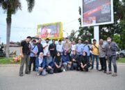 Wartawan Dan Kapolres Bagikan Ribuan Paket Takjil Di Taman Kedondong Ketapang.
