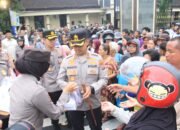 Kapolres Kediri Kota Bagikan Takjil untuk Masyarakat sebagai Wujud Kepedulian di Bulan Ramadhan
