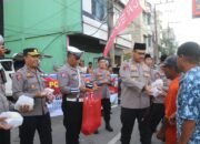 Polres Langkat Bagi Takjil dan Sosialisasikan Hotline Mudik 110: Wujudkan Mudik Aman dan Nyaman