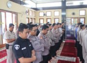 Polres Blitar Kota Gelar Sholat Ghoib Untuk Tiga Anggota Polri Yang Gugur di Lampung