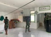 Tebarkan Kebaikan di Bulan Suci Ramadhan, Satgas Yonif 762/VYS Membersihkan Mushola Al-Ikhlas
