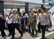 Kapolda Jatim Bersama Pangdam V Brawijaya dan Gubernur Tinjau Arus Mudik di Pelabuhan Ketapang