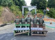 Indahnya Berbagi di Bulan Suci Ramadhan, Satgas Pamtas Yonarmed 11 Kostrad Bagikan Takjil di Perbatasan