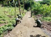 Babinsa Mojosongo Bersihkan Lingkungan Di Desa Metuk